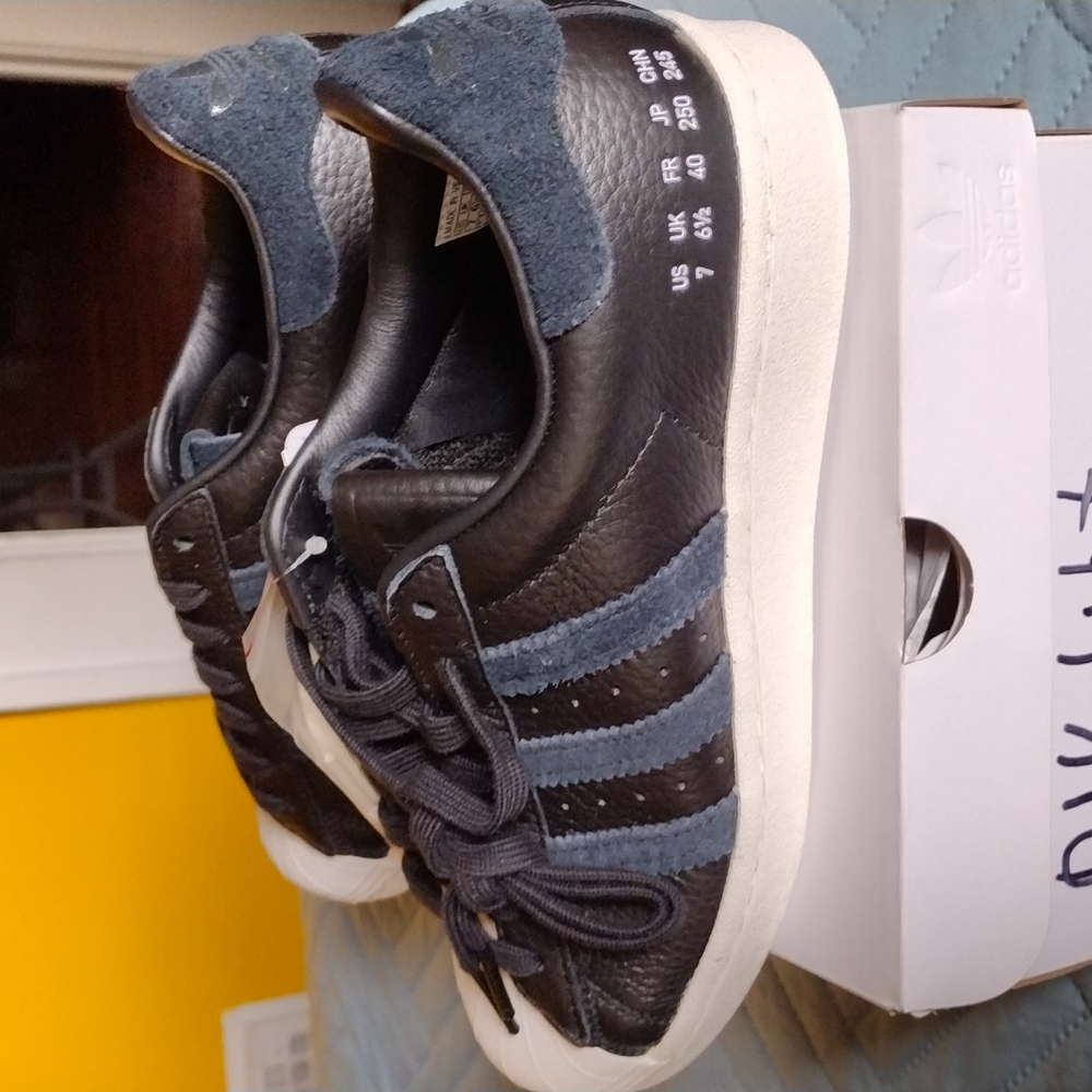 Adidas Sneakers